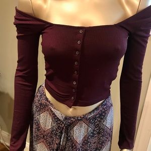 Versatile long sleeve crop